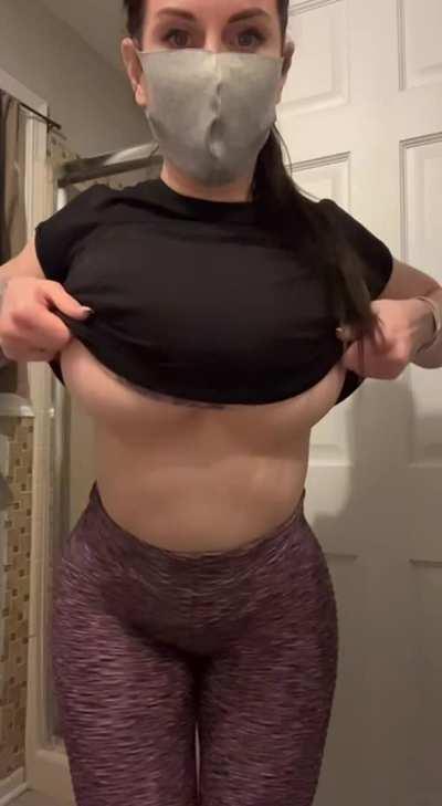 Could I get your attention at the gym with this titty drop [F]