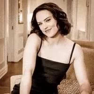 Daisy Ridley making me want to leave work and jerk off for the rest of the day.