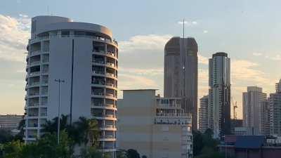 A new angle this time aviation lads, filmed just now. C17 through Brisbane City