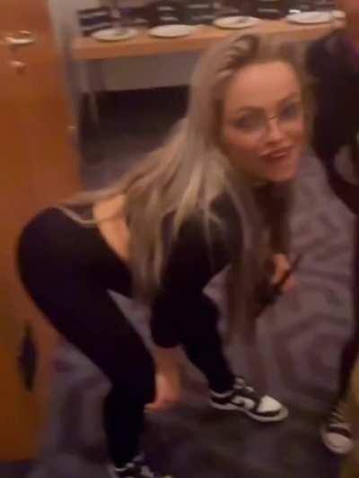 Liv’s Iconic Bending Pose 👀