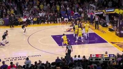 [Highlight] Clippers get 2 looks from 3 to tie the game