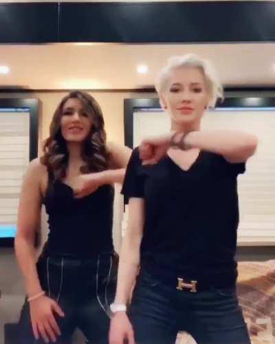 Juliana Harkavy & Katie Cassidy
