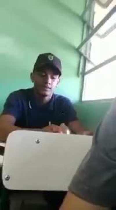 Mais um grito perfeitamente cortado