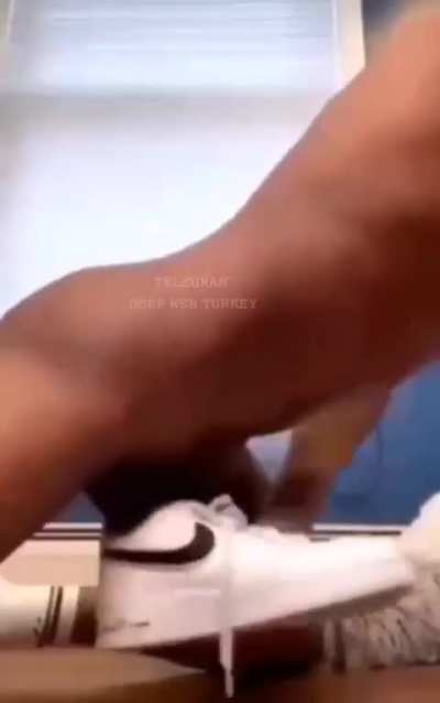 Ayakkabı siken adam