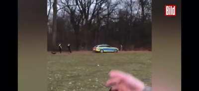 That's what happens in Germany if you dare to not wear a mask in a park