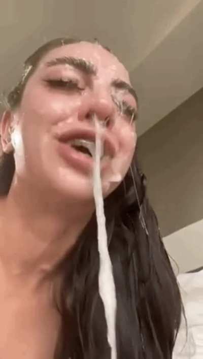 God I want to be the center of attention in a bukkake 🤤🤤