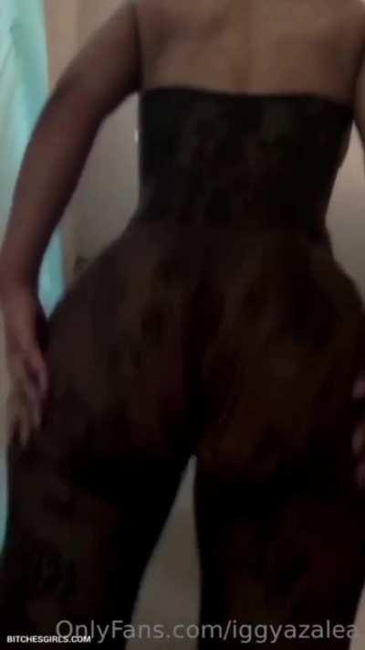 Iggy Azalea’s ass distracts me so much. It’s so hypnotizing. It’s like entering to another dimension.