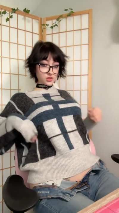 big stretch in my gaming chair 💖