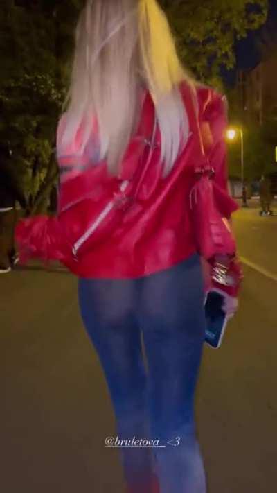 Alla Bruletova (walking away) 