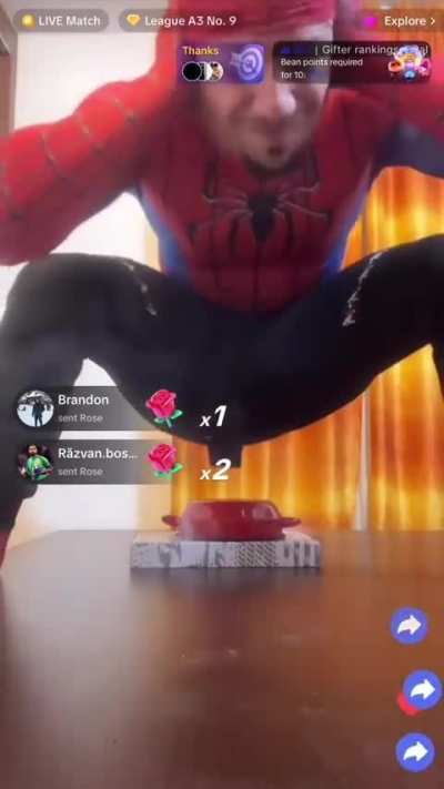 Fiul lui Katalin Taleent, doar că mai retardat.