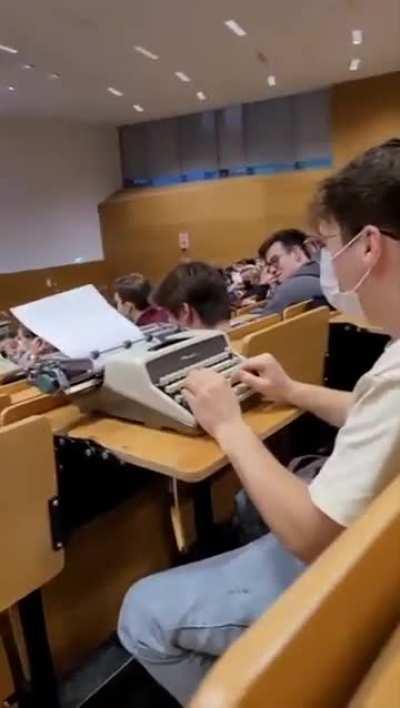 Professor regrets banning laptops 
