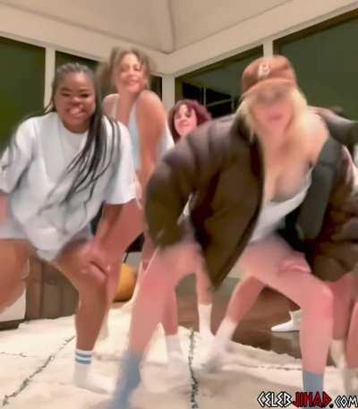 Billie Eilish Big tits