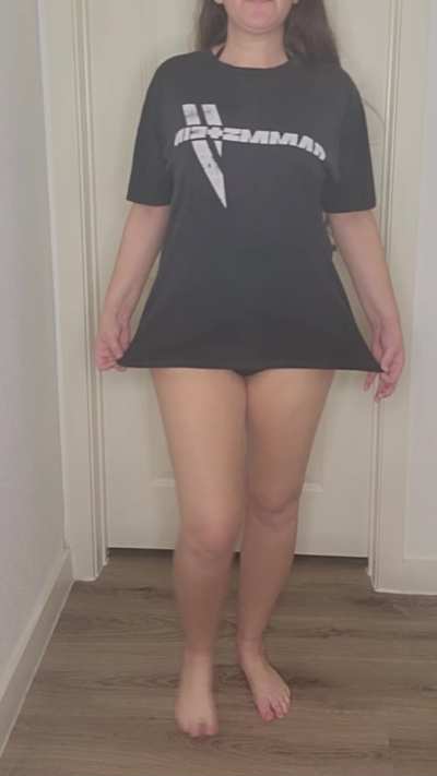 Hmm baggy shirts dont show off my curves enough so wait for it