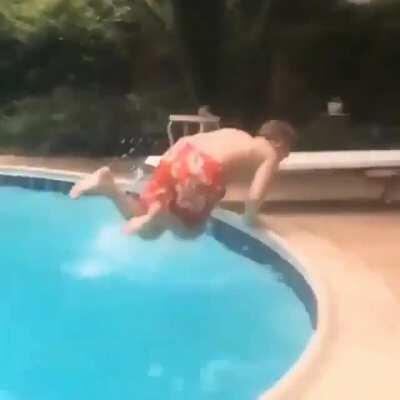 Obviously, that bow is too closed and to begin with it is badly stopped for the back flip