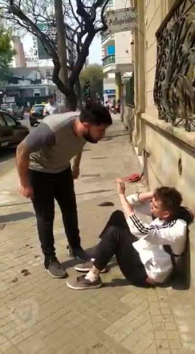 Vecinos detuvieron a un ladrón que intentó robar en Salta 2200.