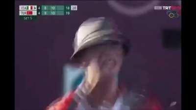 Mete Gazoz`a altın madalya kazandıran atış