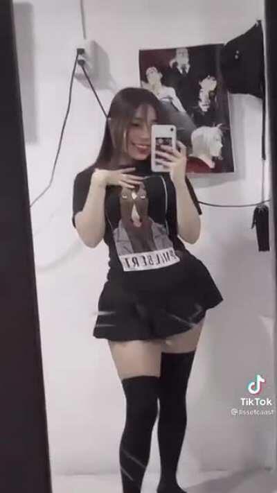 Esta tetona está bien rica 🤤