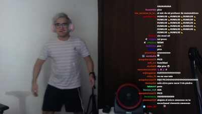 yo en la cena hablando con mi abuela