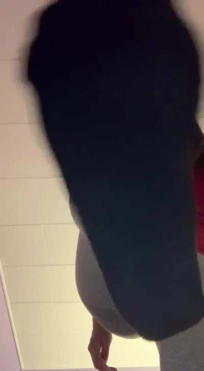 Alexa Vlley giantess 