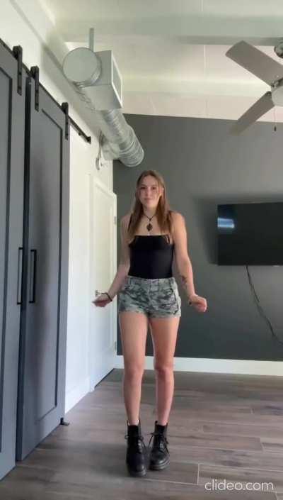 She looks great in them shorty shorts