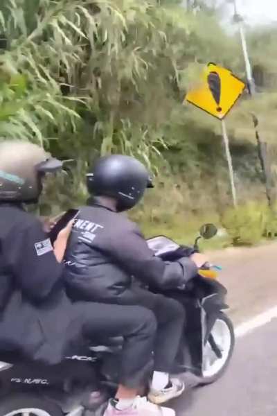 Tidak Fokus Diajak Ngobrol