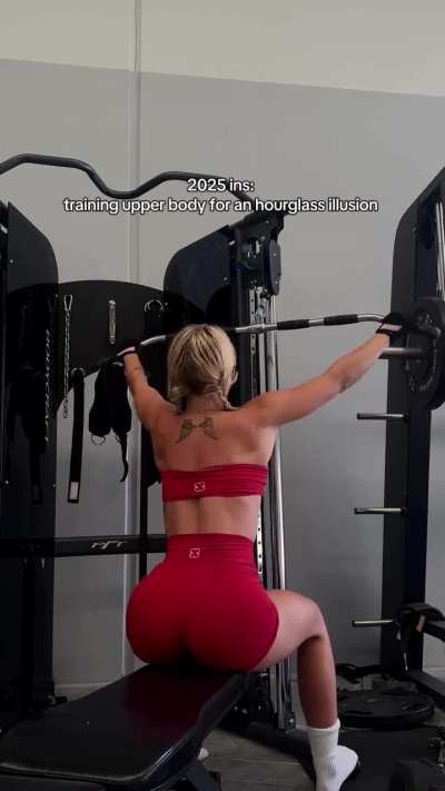 ‘Training upper body for an hourglass illusion’ | IG January 2025