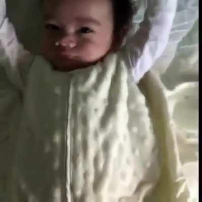 terriFyINg MONsTEr bREakS FREe of rEStRaInTS, huMANS caN'T CONtRoL IT!