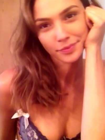 Imagine jerking off on Omegle and getting matched with Gal Gadot