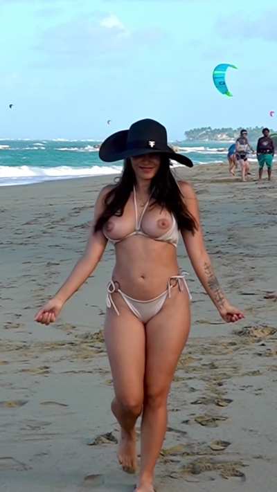 Shaking my titties at the busy beach