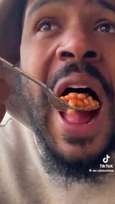 American tries full English breakfast