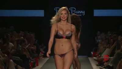Kate Upton Runway Bounce (Edit)