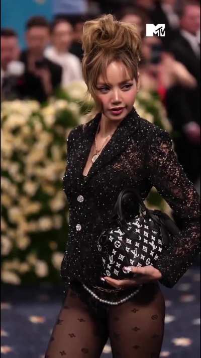 Smoking hot Lisa at The Met Gala 2025 in New York City