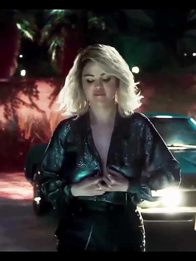 Selena Gomez, revealing