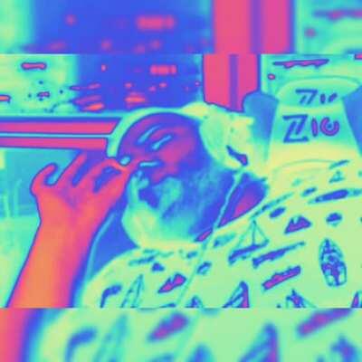 kızı soyar soymaz zıbam diye geçirmeyeceksin beyinsiz evladı. uzun süre sevişin amk vakit bizim. sonra yavaş yavaş soyacaksın, hala sokmak yok amk evladı. kızı ilk başta yavaş yavaş dokunacaksın, tüm vücudunu gezeceksin. püf noktaları var da uzun sürer. o