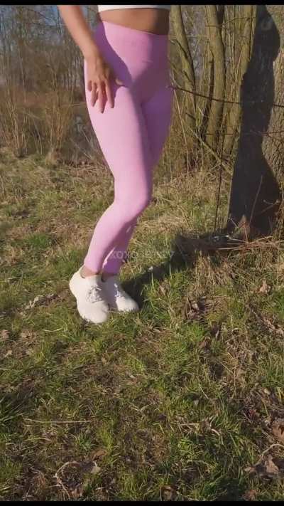 Been out in public recording a few sneaky feet video's🙃🥵😉💋 XoXo Zoey