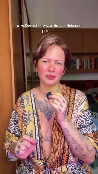 “Toda vez que você escolher o novo, o velho vai tentar negociar a permanência. Não aceite o convite.” por @chapeleira