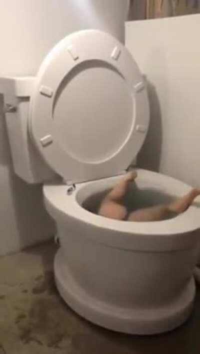 This toilet bathtub.