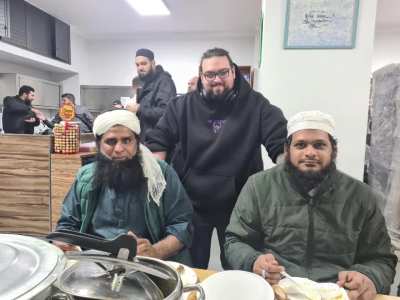 Almanyada pakistanlı hacılarla çekildiğim mistik foto (hoodie harika moruq)