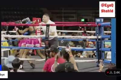 Kenzo B (blue) vs Omeretta (red) boxing match 😭😭😭