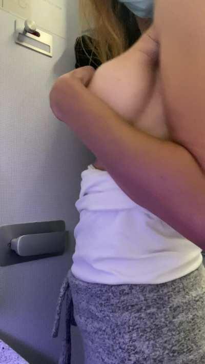 Mama’s up to no good again😈✈️ 44F