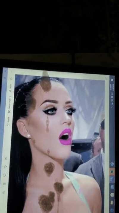 Katy Perry getting what she loves 💘