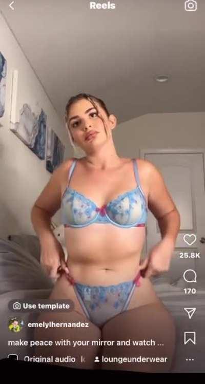 Wow words can’t explain her fat ass and camel toe