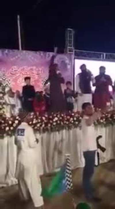 Chal chal mery pot chal (stage to thaly)