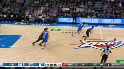 [Highlight] 2021 5th overall draft pick Jalen Suggs gets the strip and slam on 201 6th overall draft Josh Giddey.