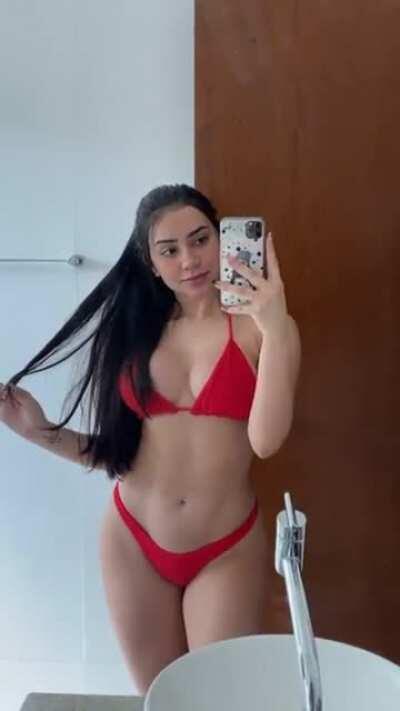 Tainá Costa (@taina)