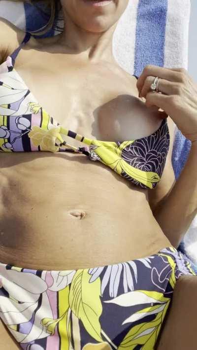 All beaches should be nude😈….45 Female