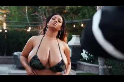 I'm a 100% thirsty simp.