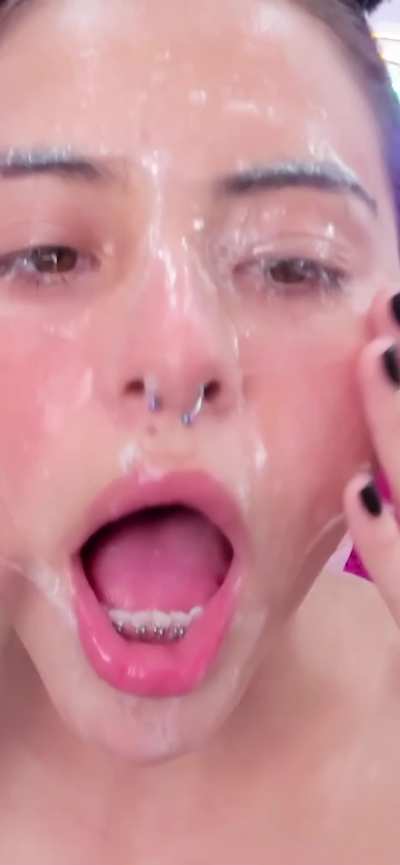 Love a messy face with a shiny smile