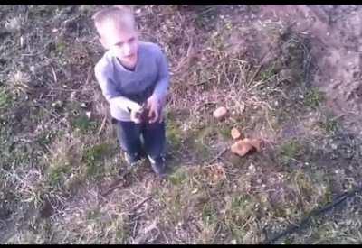 Kai mama duoda telefona, bet atsitinka kaikas netikėto