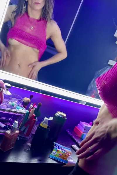 There’s still more of me to lotion up. Any helpers around?